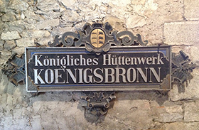Wie bedeutend das Königsbronner Hüttenwerk einst war, lässt sich unschwer am barocken Firmenschild erkennen.