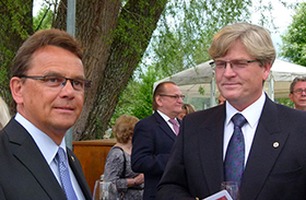 Die Präsidenten des Jahres 2011/2012 Wolfram Jacob und Niels Knudsen (Molsheim/Elsass) beim Empfang direkt am See... (Jahresausflug nach Meersburg)